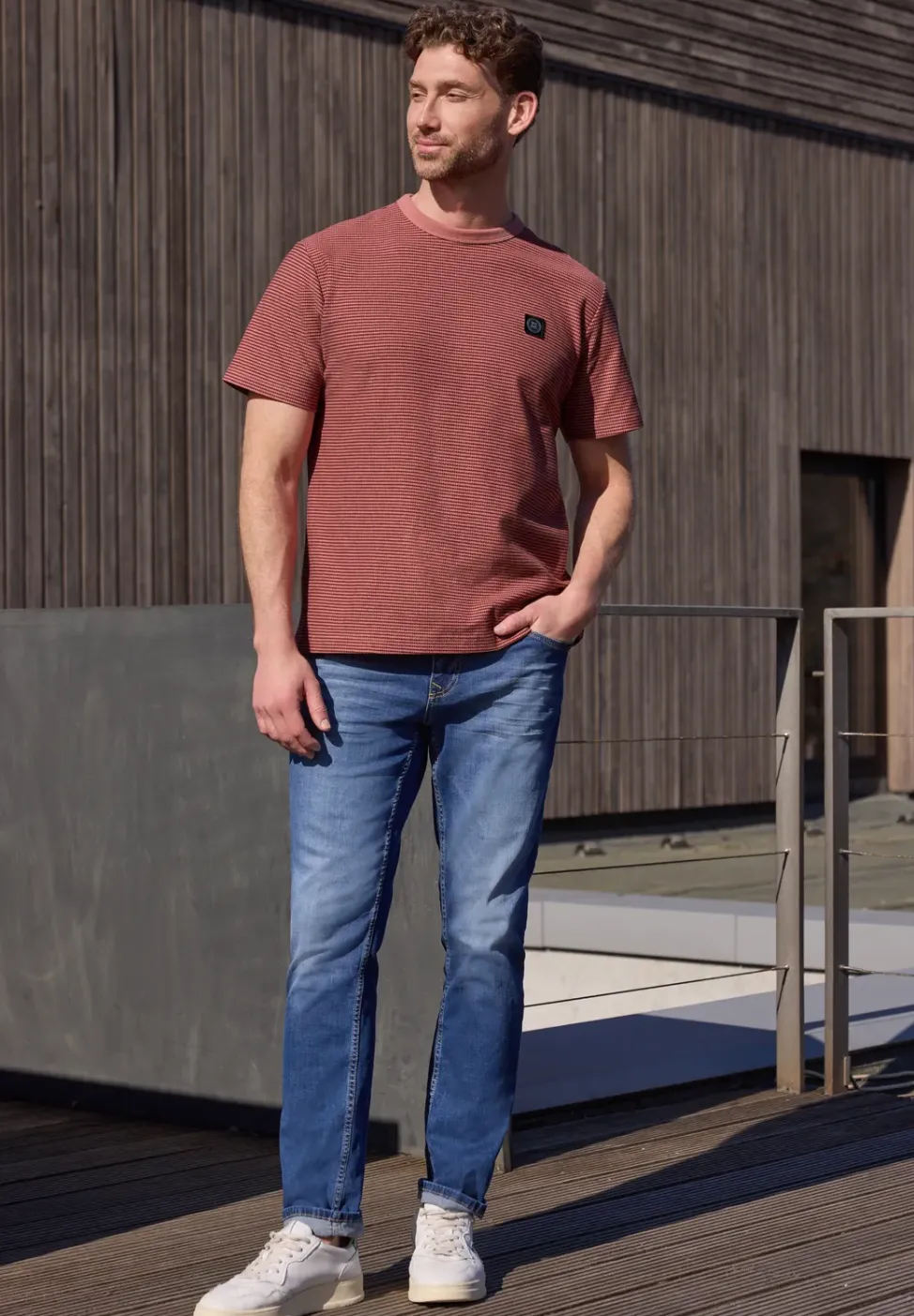 T-Shirt mit Rundhals und feinen Streifen