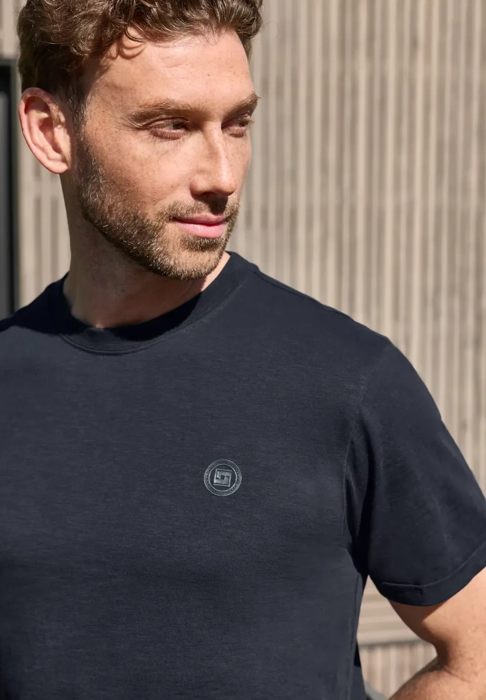 T-Shirt mit Rundhals und Turn-Up-Detail