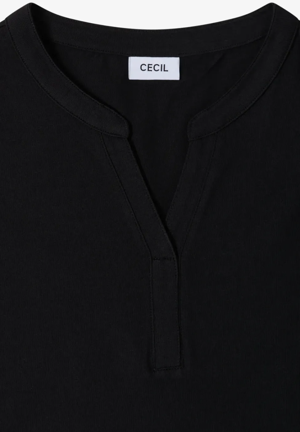 T-Shirt mit Split Neck und Crochet-Tape