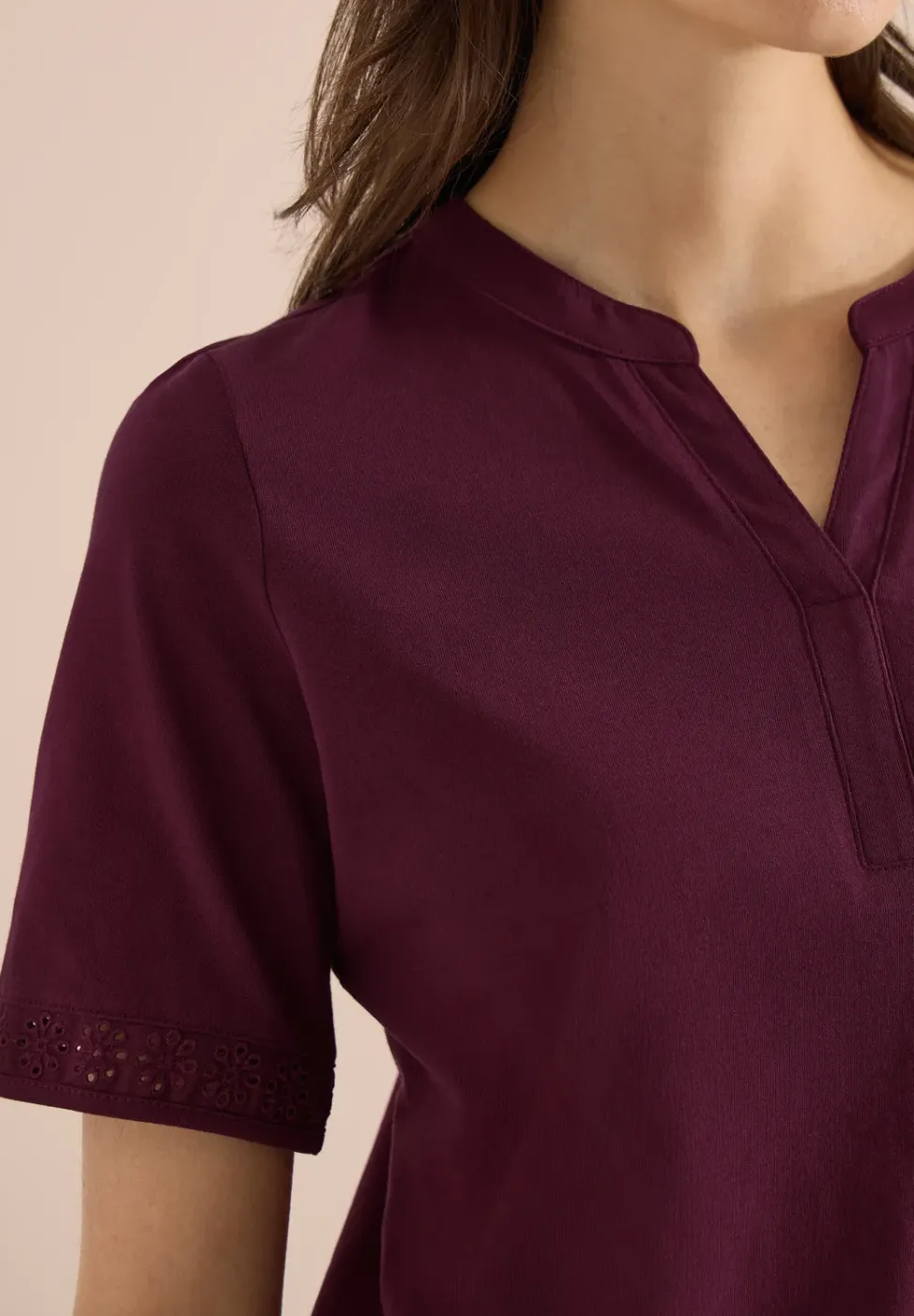 T-Shirt mit Split Neck und Crochet-Tape
