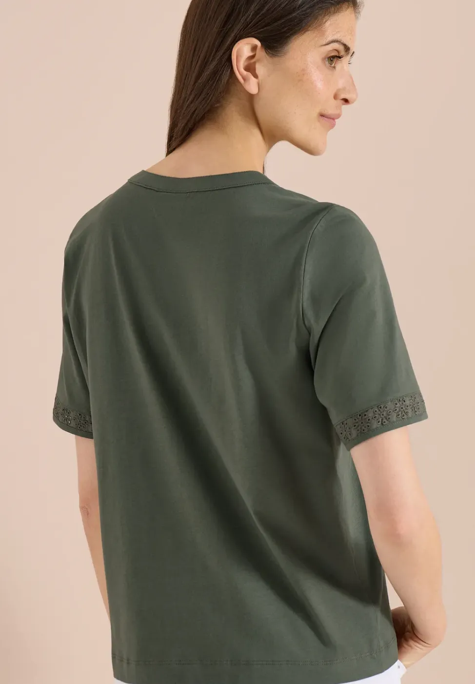 T-Shirt mit Split Neck und Crochet-Tape