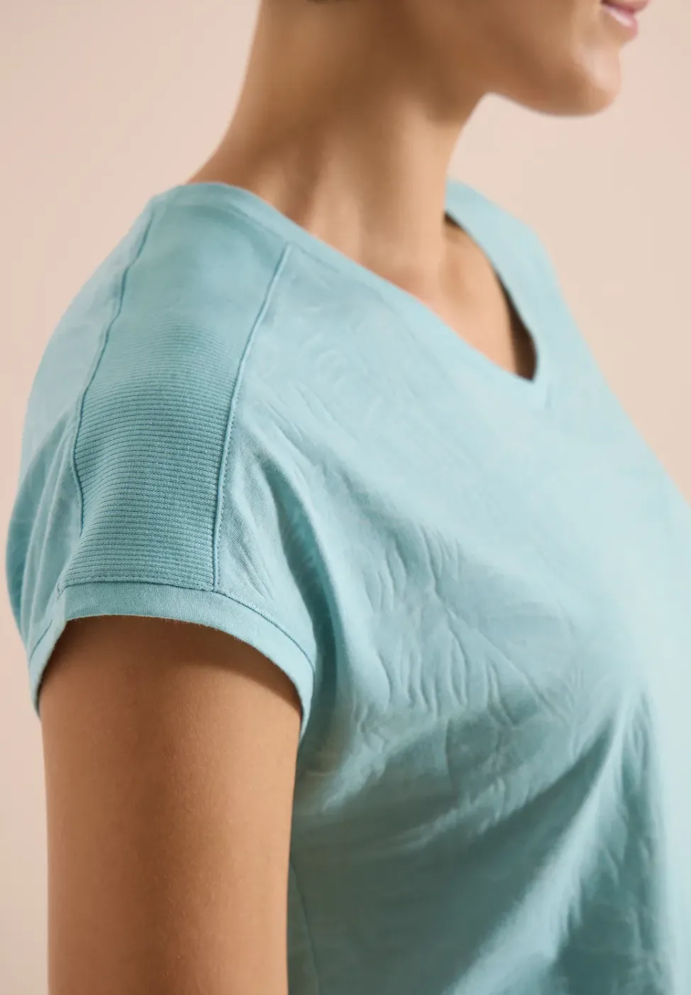 T-Shirt mit tonalem Ausbrennermuster
