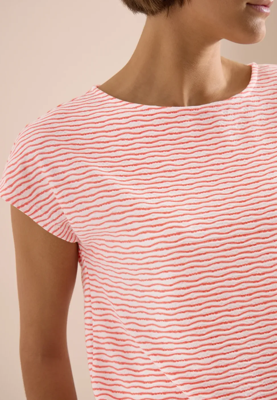 T-Shirt mit U-Boot-Ausschnitt und Streifen