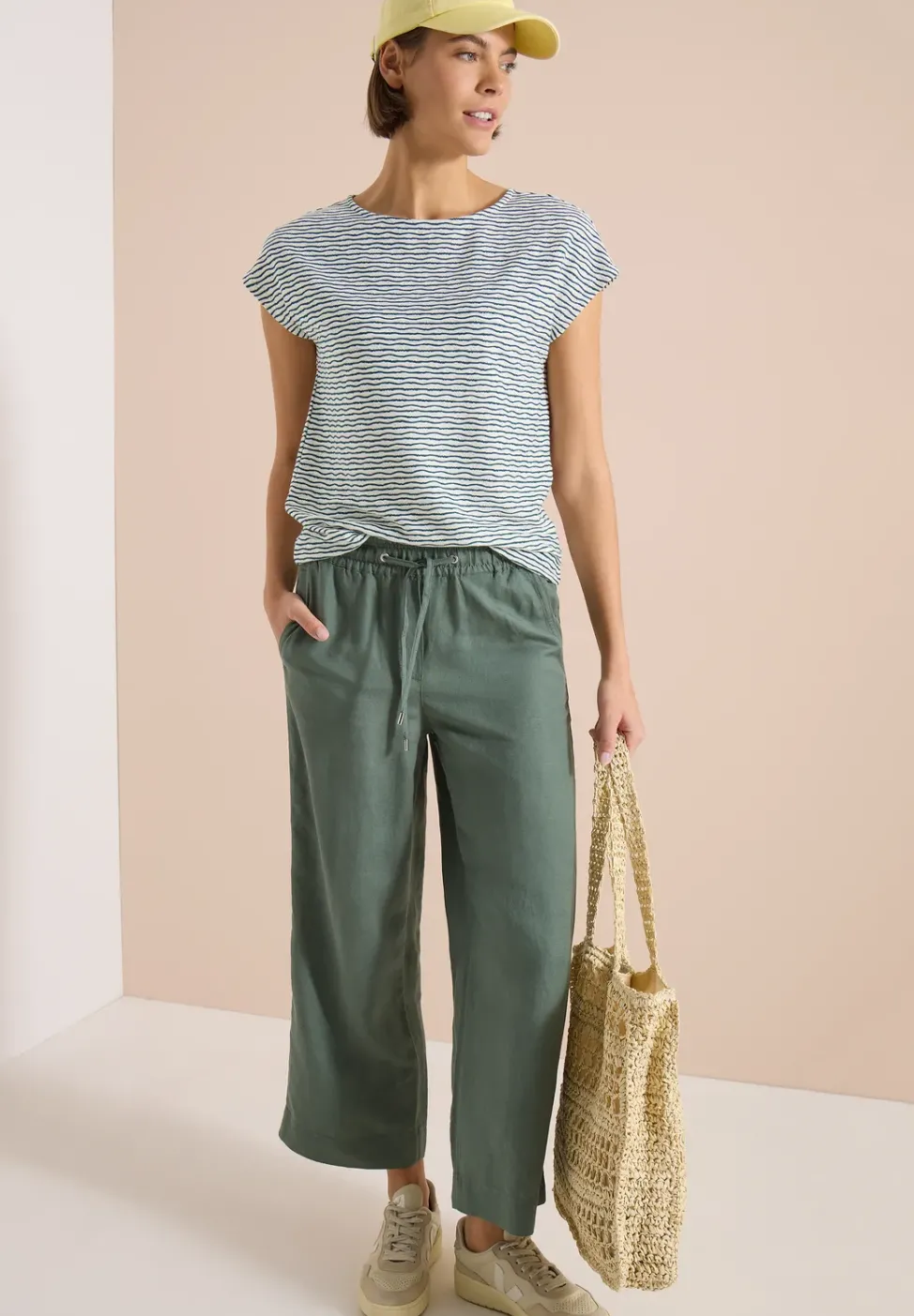 T-Shirt mit U-Boot-Ausschnitt und Streifen