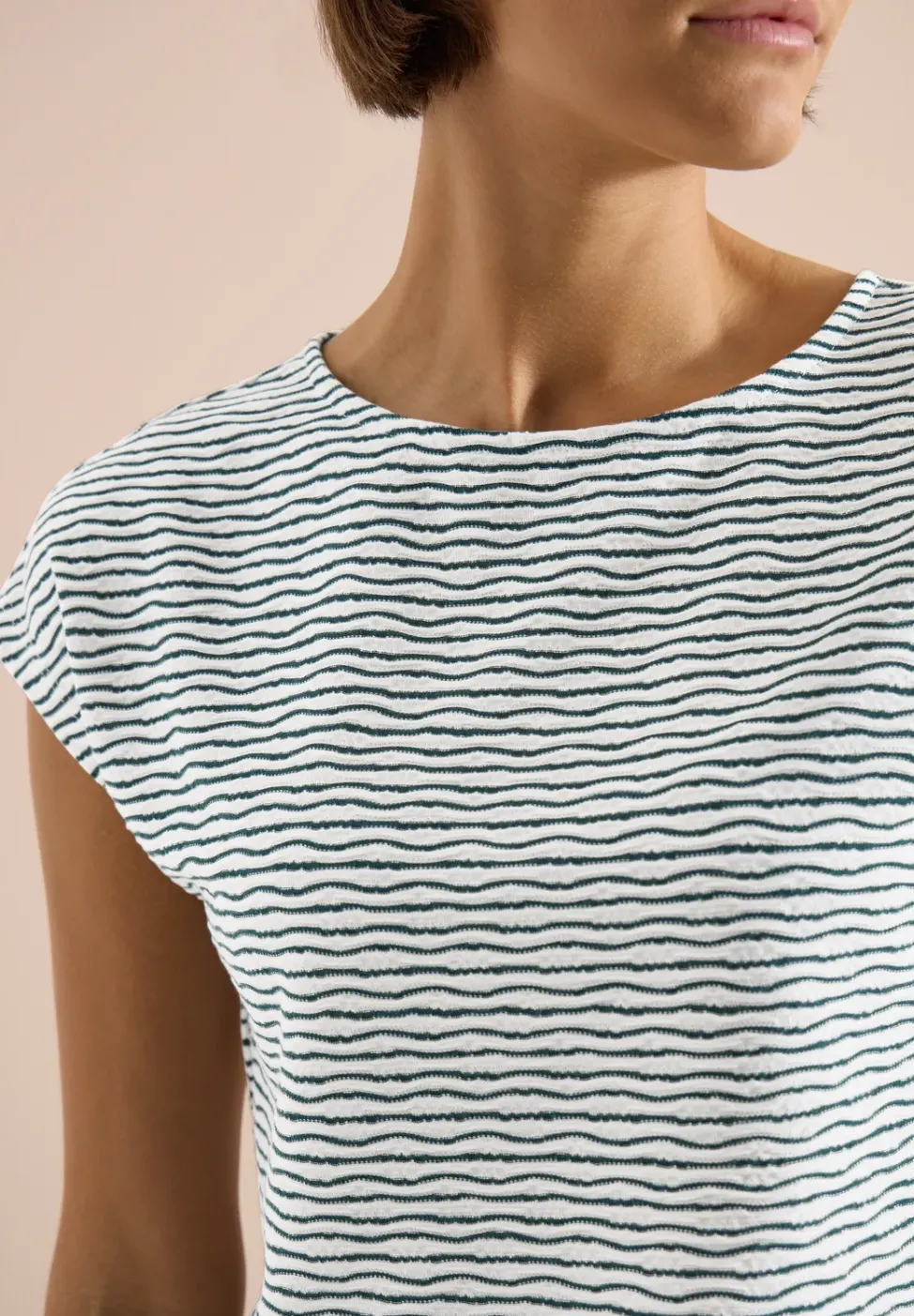 T-Shirt mit U-Boot-Ausschnitt und Streifen