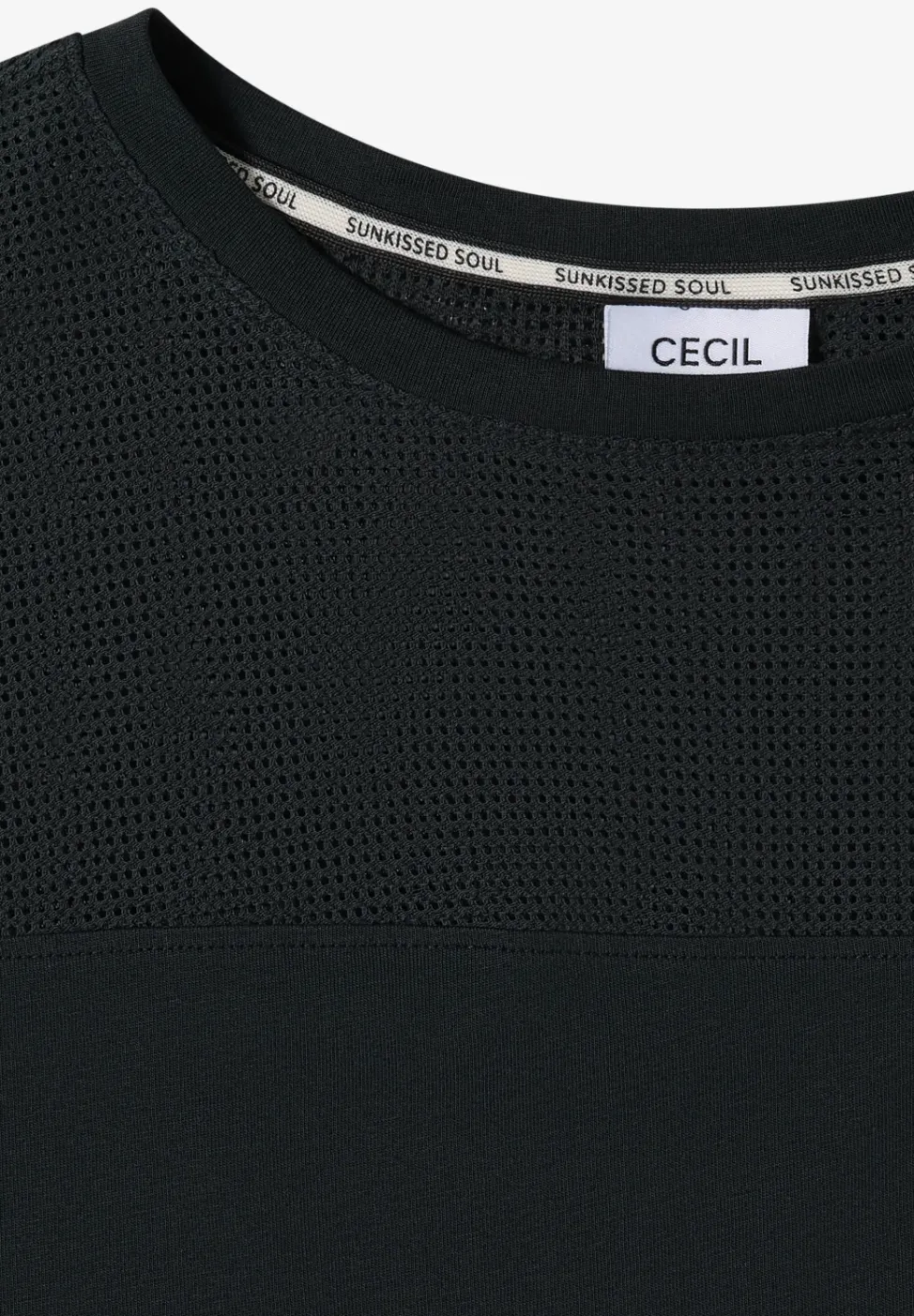 T-Shirt mit Boatneck und Mesh-Einsatz