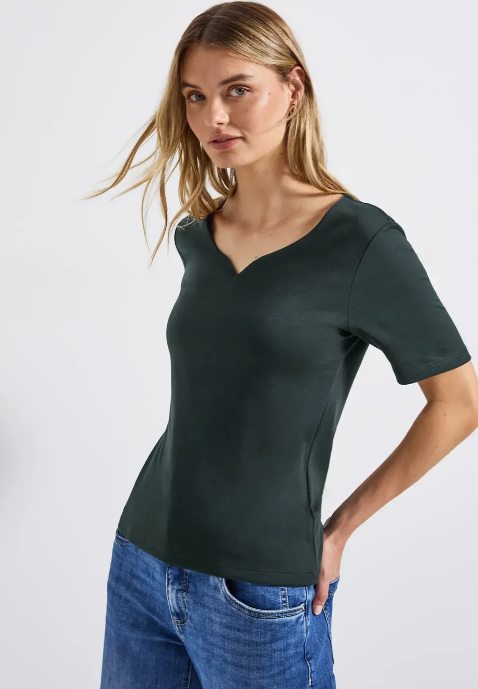 T-Shirt mit Herzausschnitt