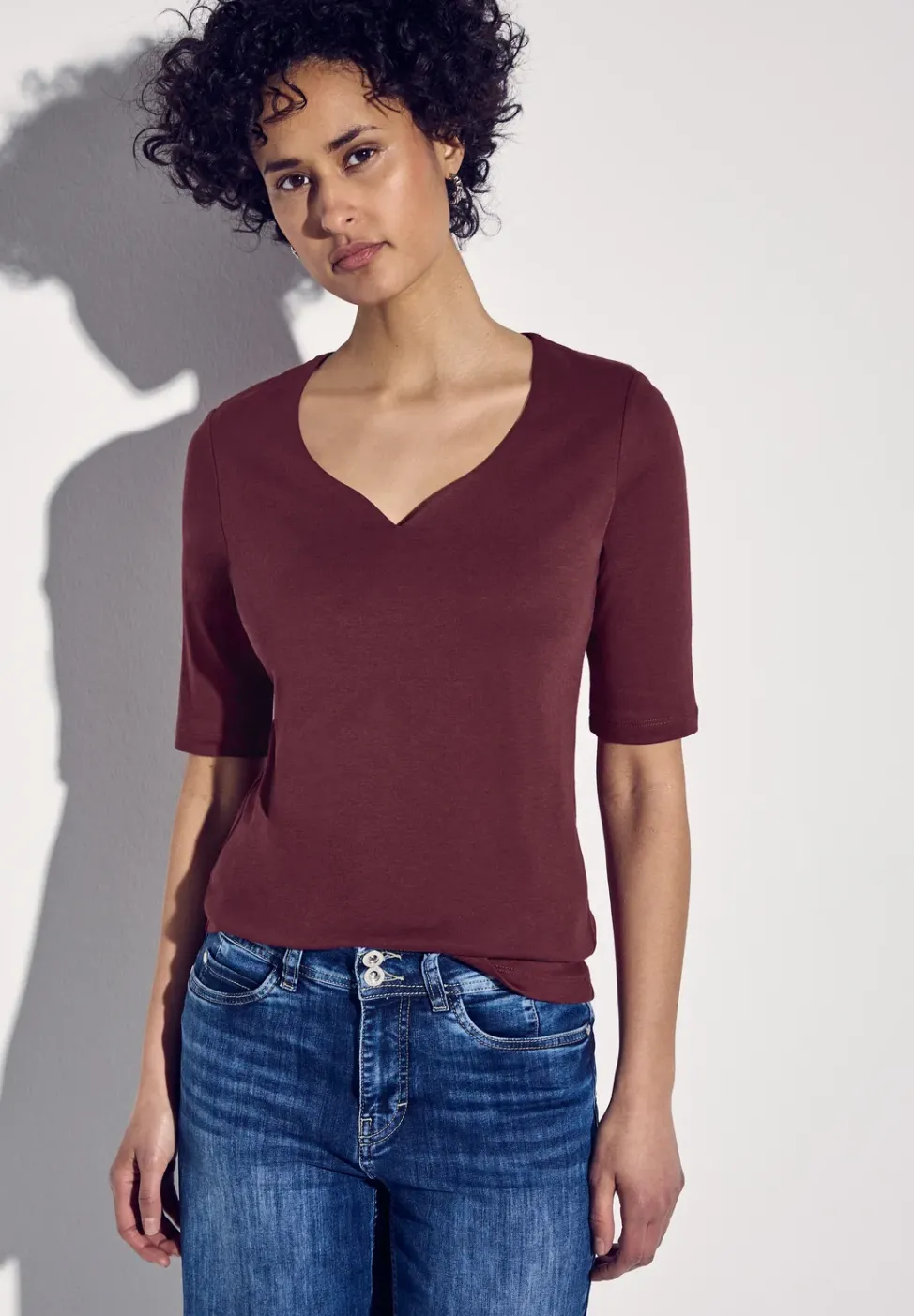 T-Shirt mit Herzausschnitt