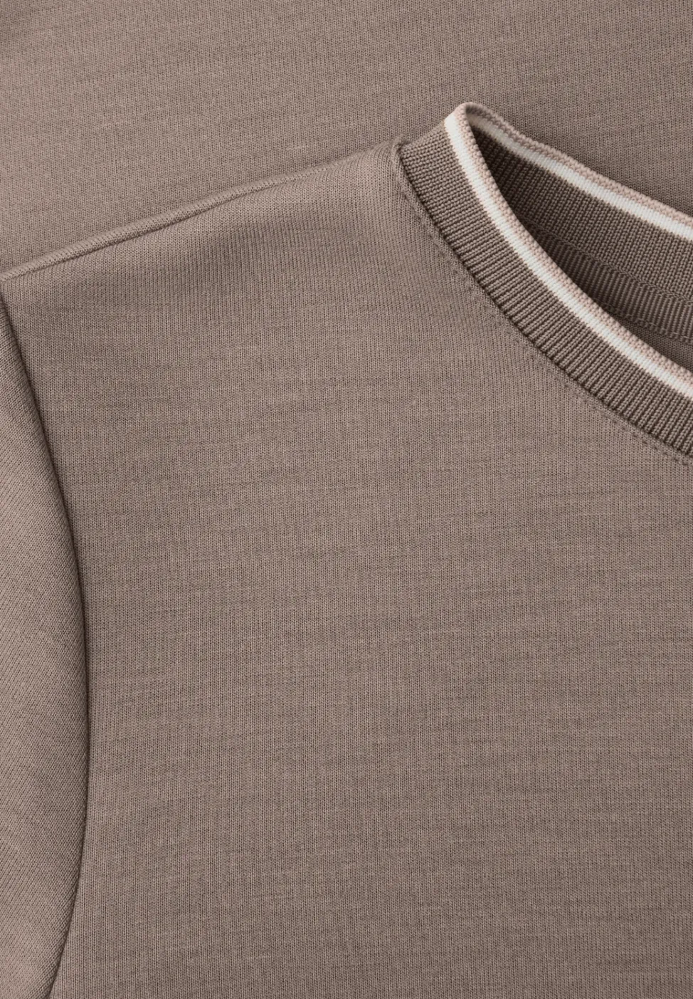 T-Shirt mit Kontrastdetail