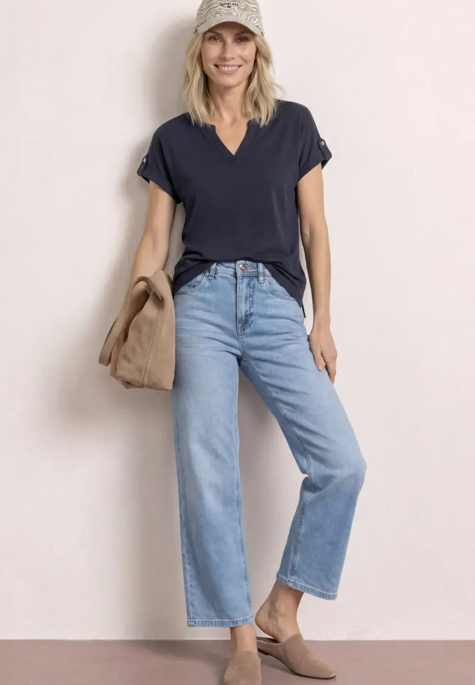 T-Shirt mit Split Neck und Knopfdetails