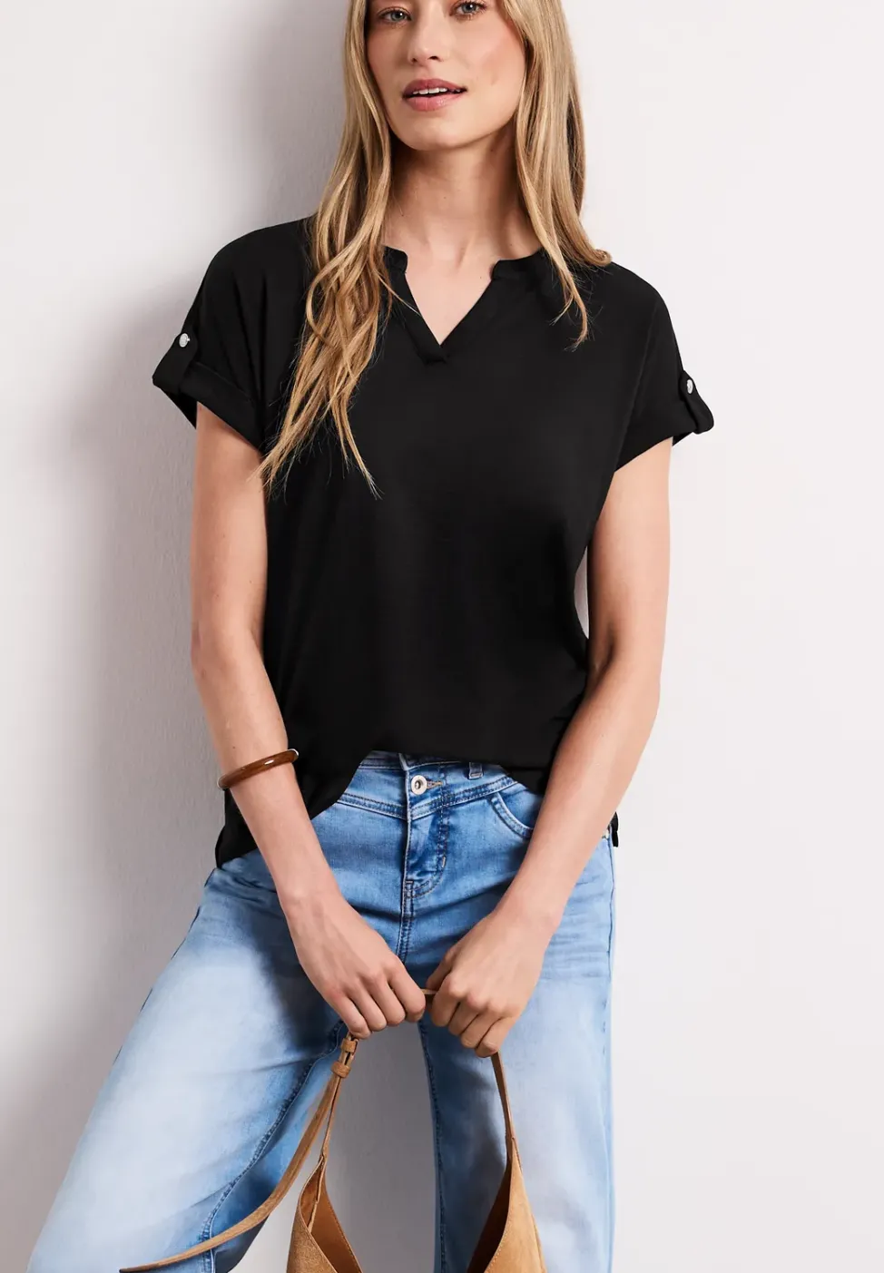 T-Shirt mit Split Neck und Knopfdetails