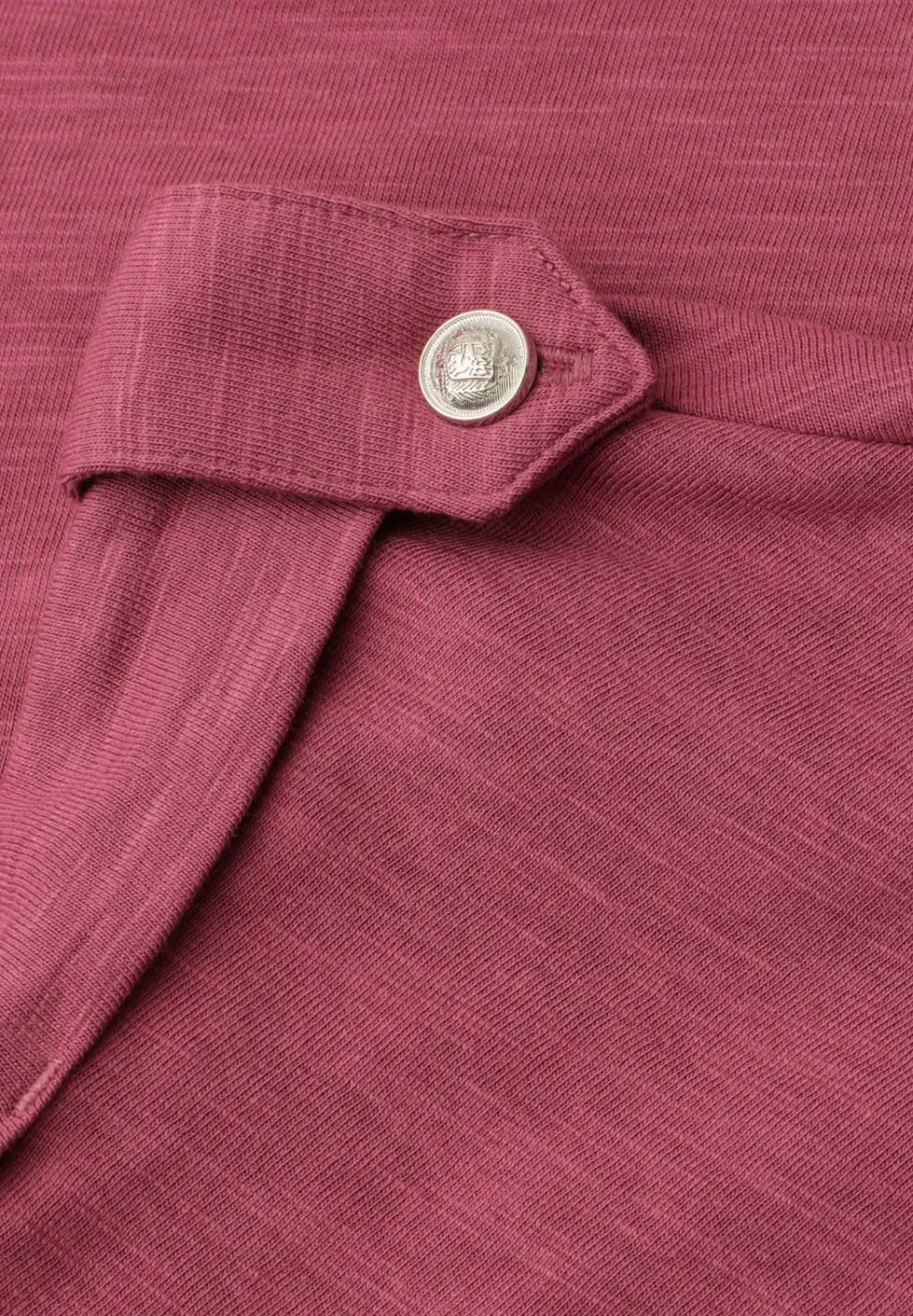 T-Shirt mit Split Neck und Knopfdetails