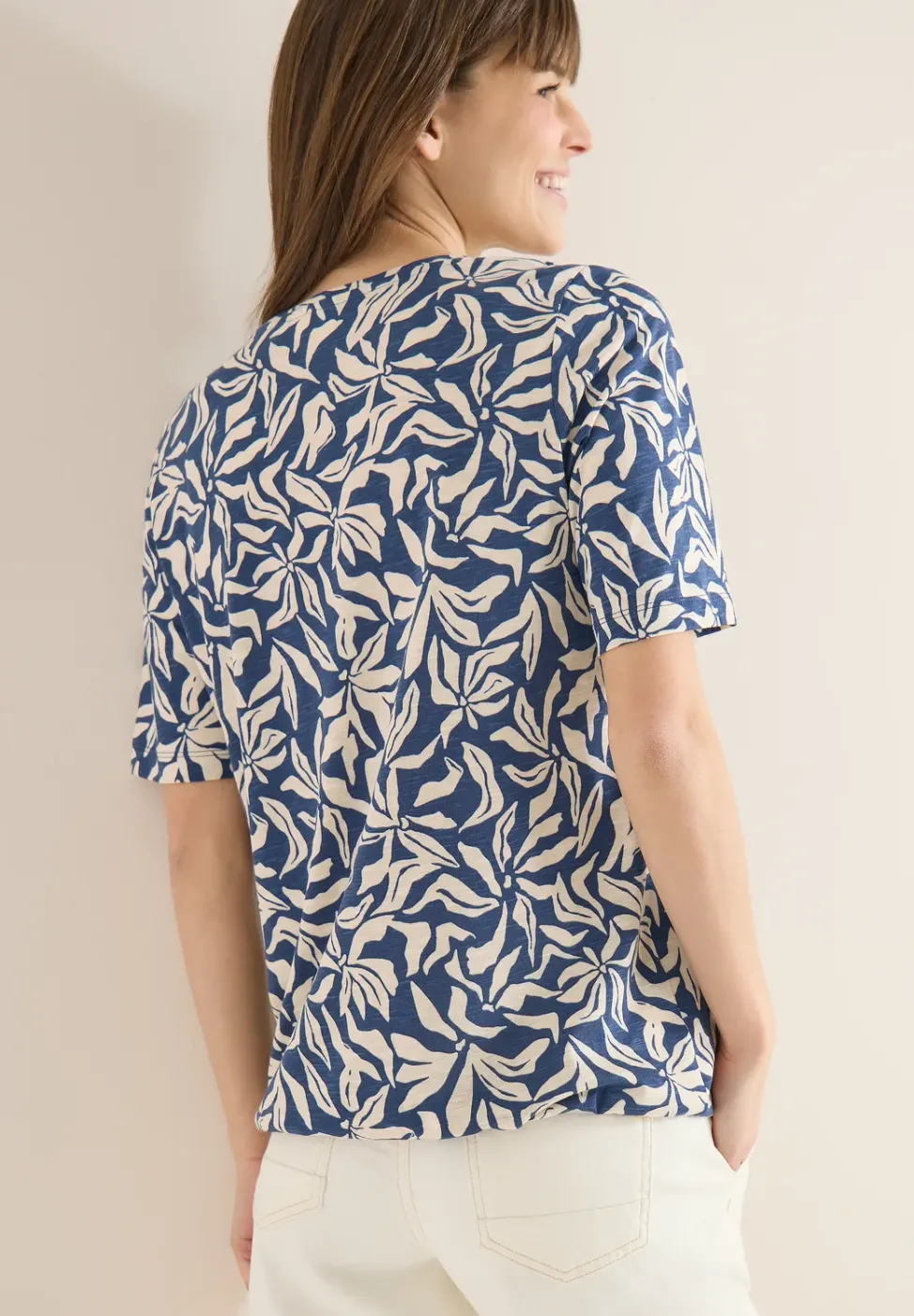 T-Shirt mit V-Neck und floralem Print