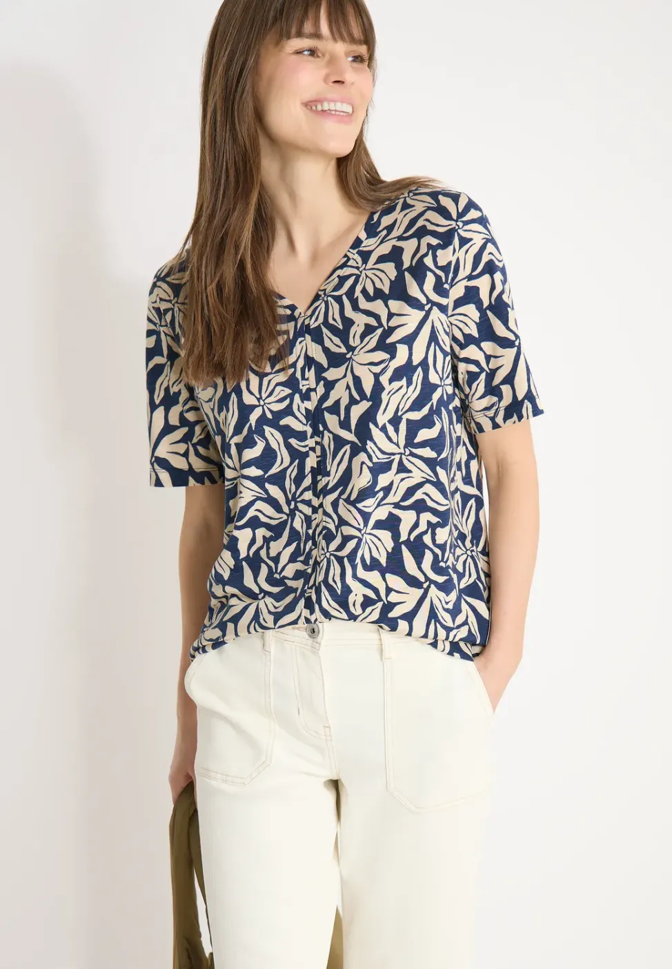 T-Shirt mit V-Neck und floralem Print