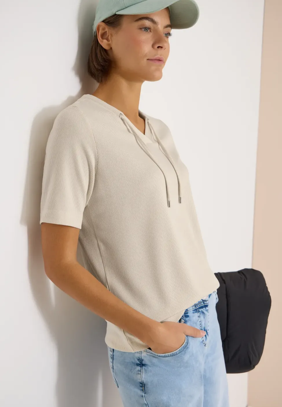T-Shirt mit V-Neck und Streifen