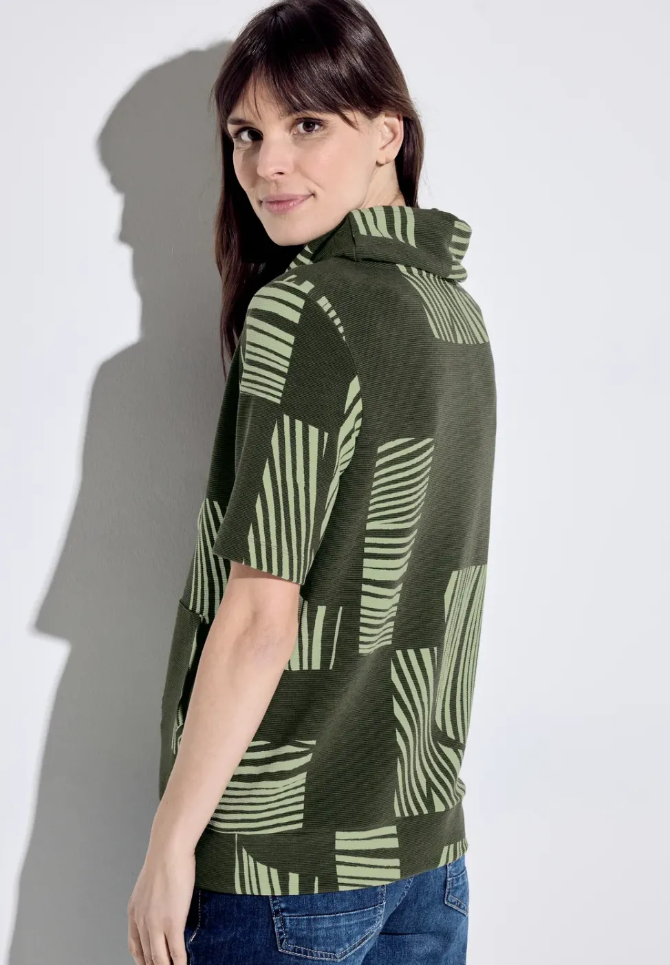 T-Shirt mit Volumenkragen