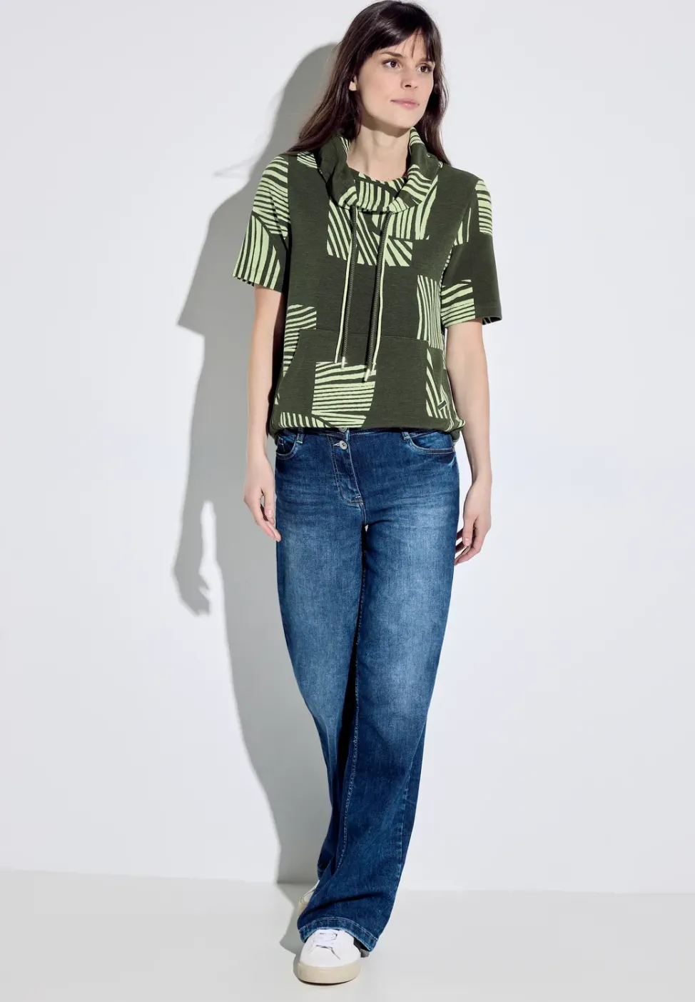 T-Shirt mit Volumenkragen