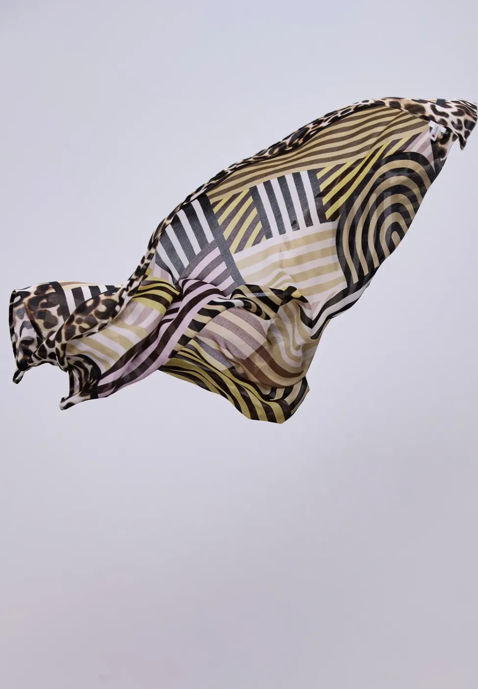 Tuch mit Streifenprint und Leodetails