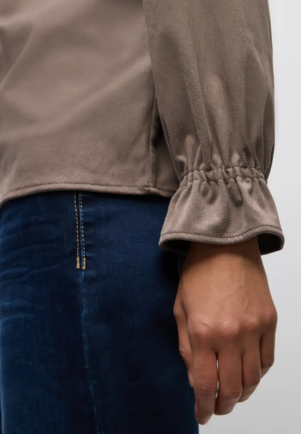Velourstunika mit Rüschen