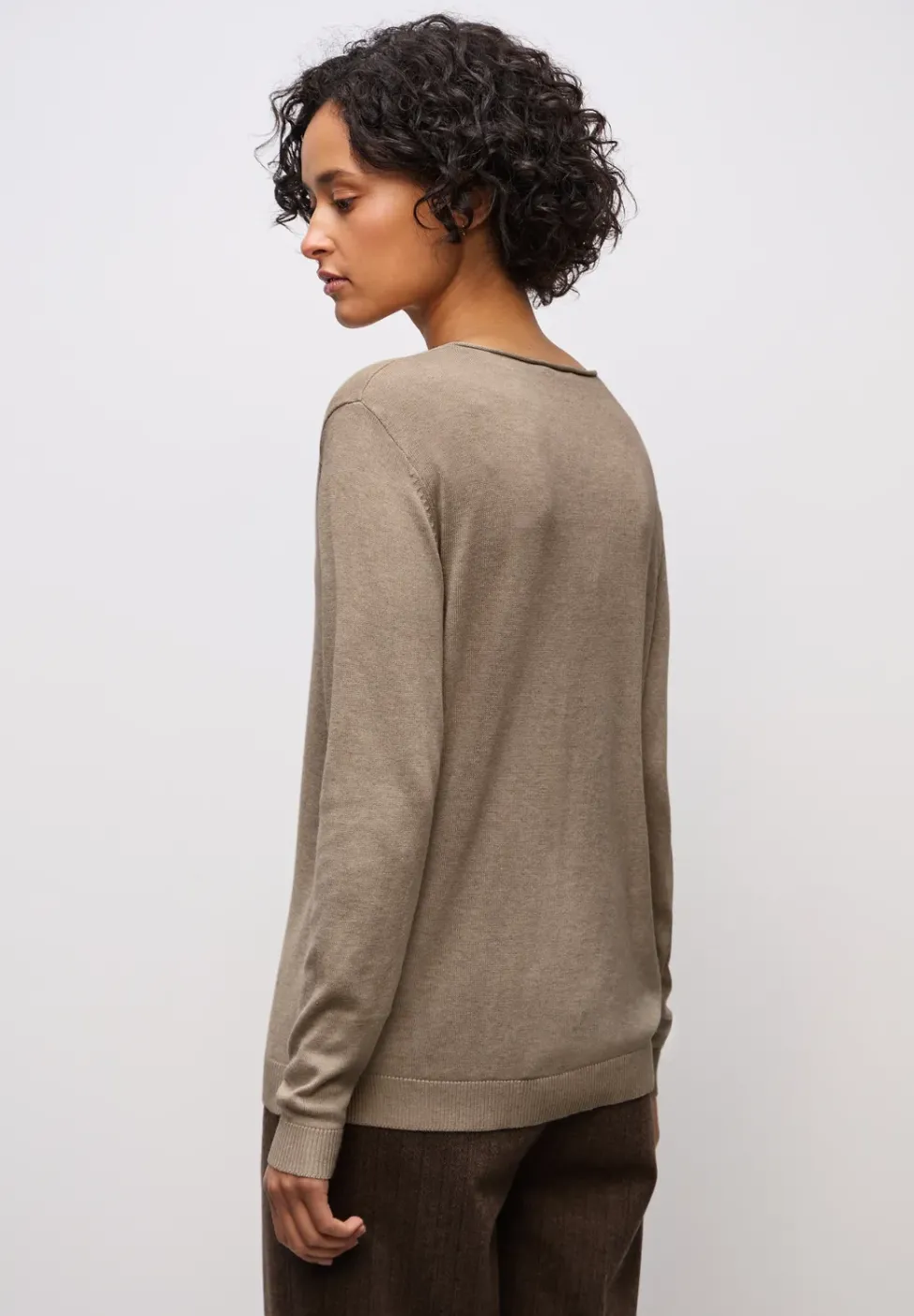 V-Neck Pullover