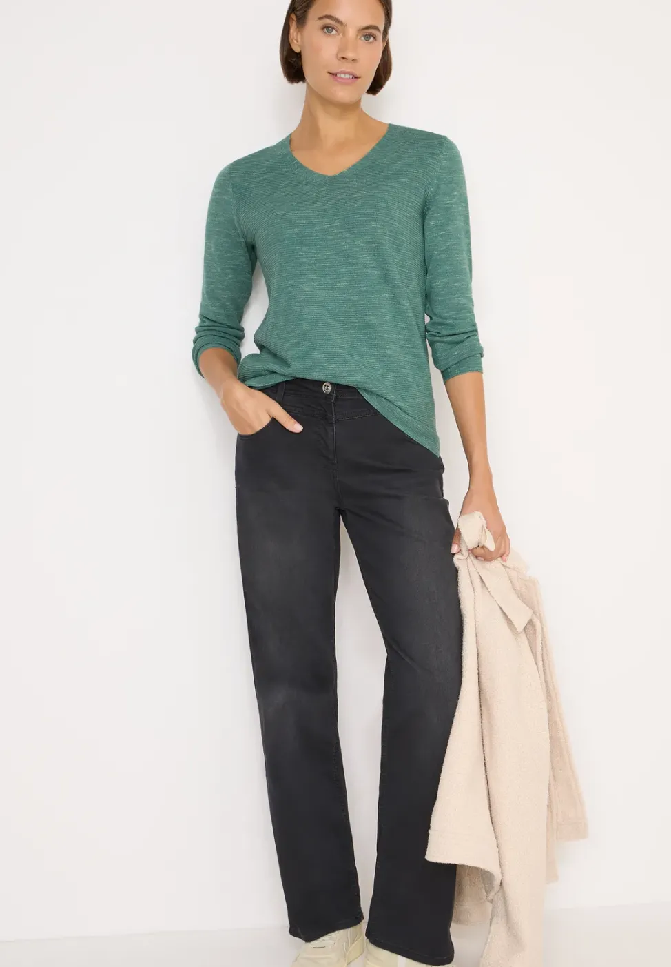 V-Neck Pullover