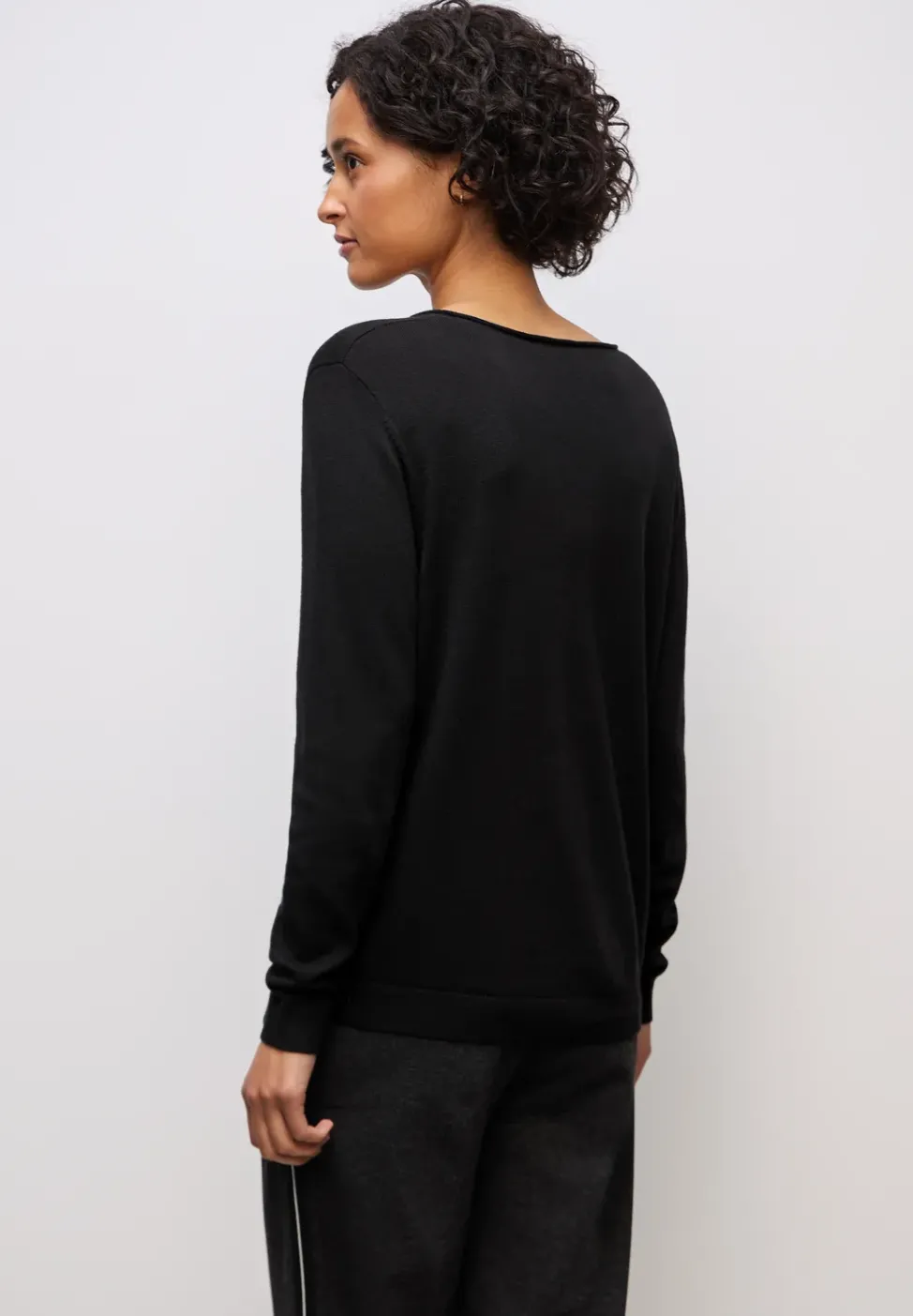 V-Neck Pullover