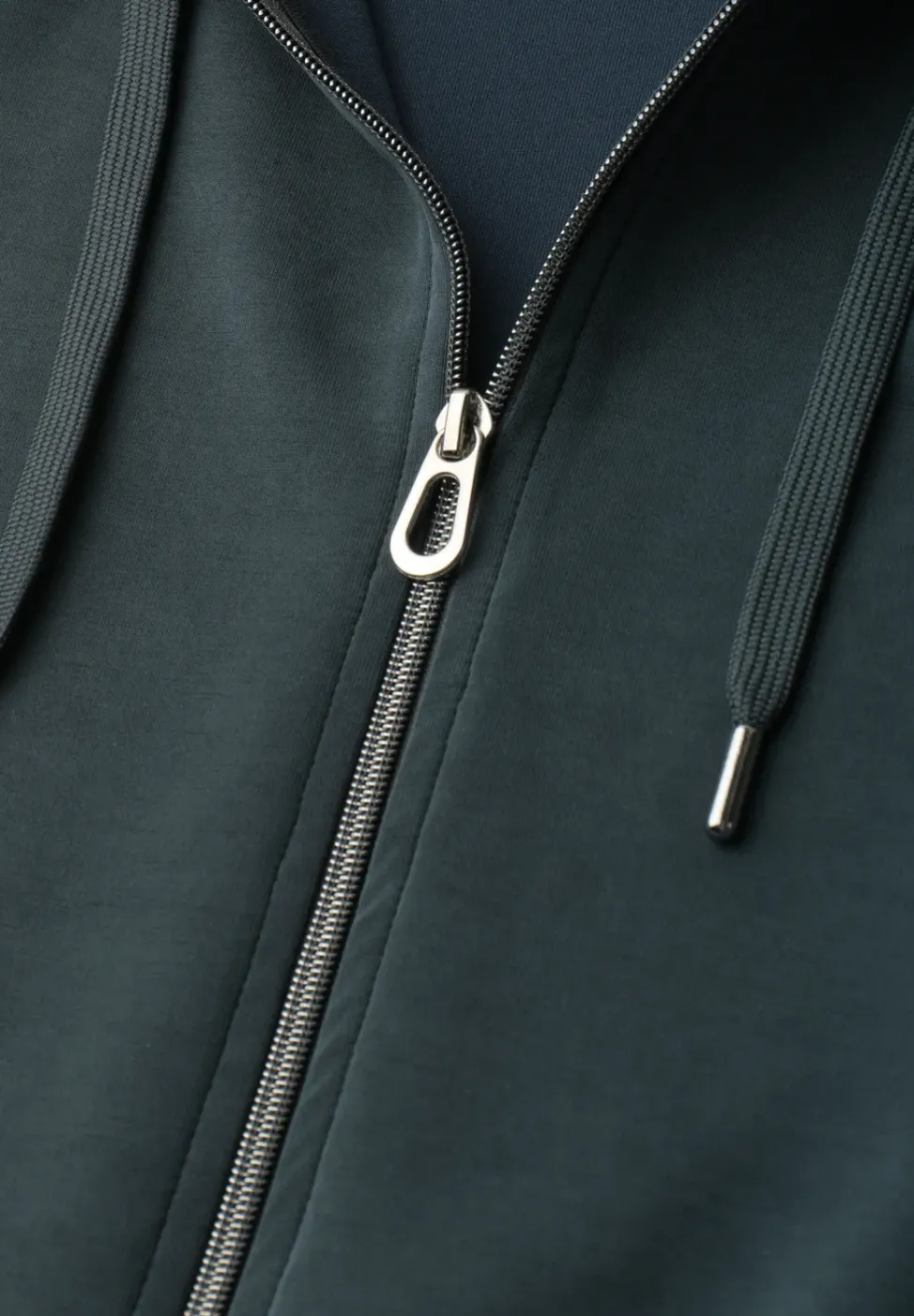 Weste im Silk-Look mit Kapuze