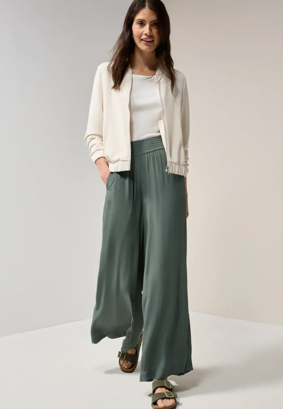 Wide Leg Crepe Hose