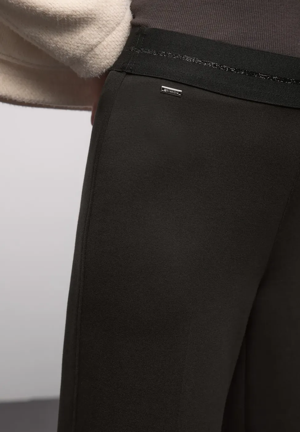 Wide Leg Hose