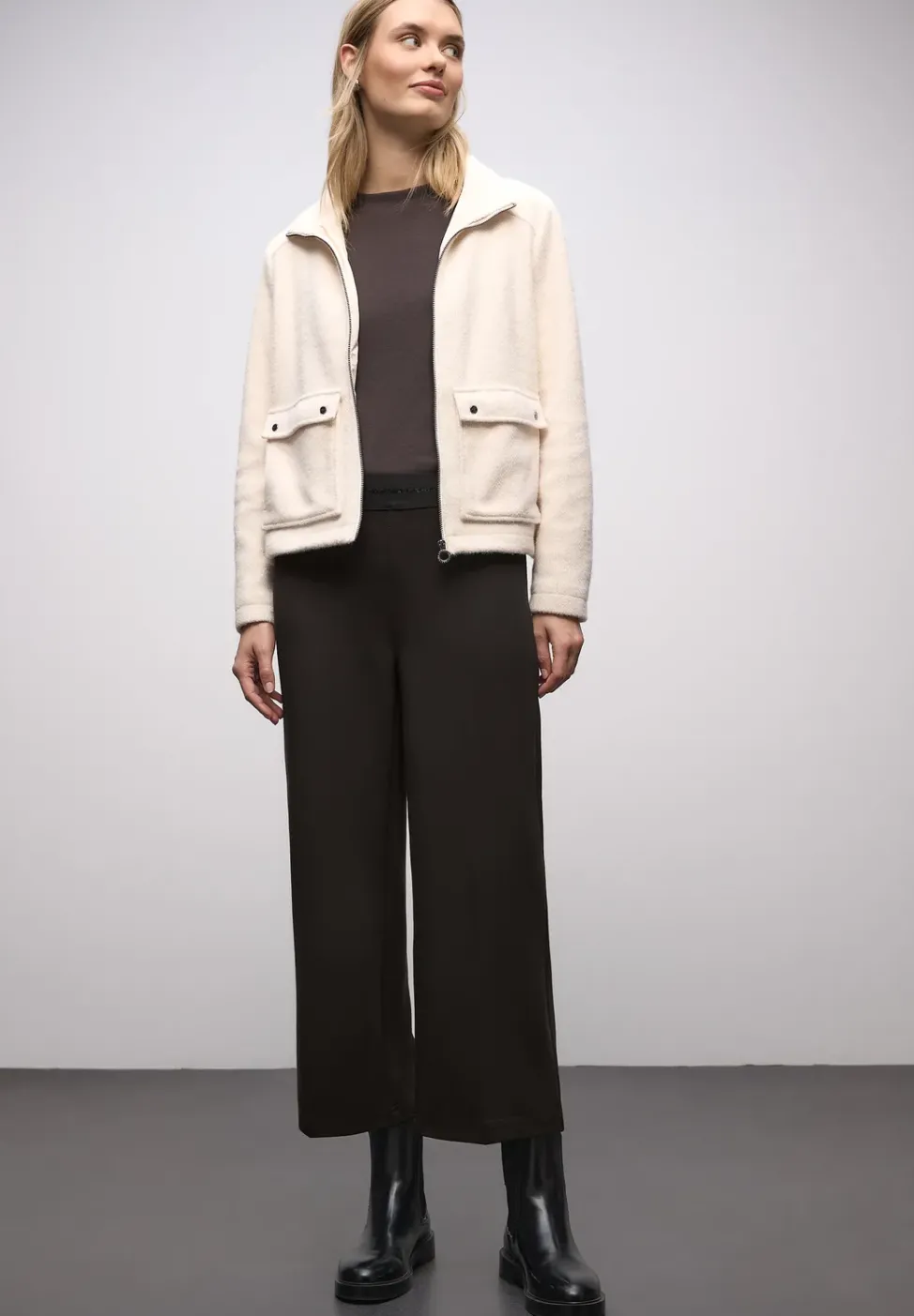 Wide Leg Hose