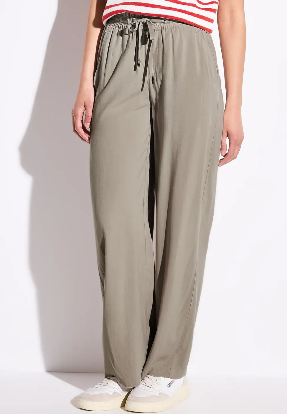 Wide Leg Hose