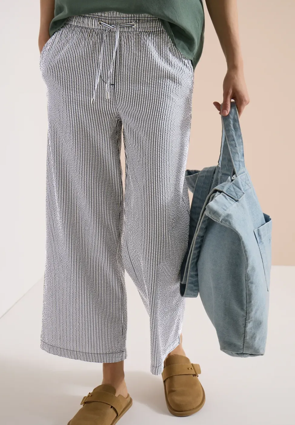 Wide Leg Hose in Seersuckerqualität