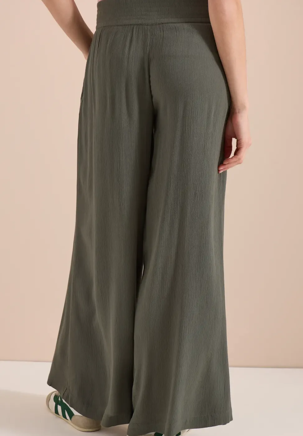 Wide Leg Hose mit Crepe Struktur