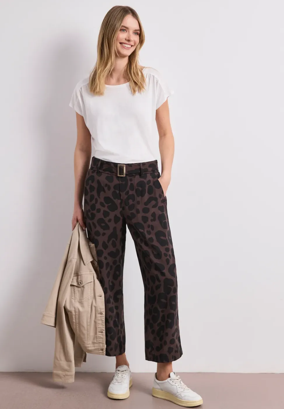 Wide Leg Hose mit Gürteldetail