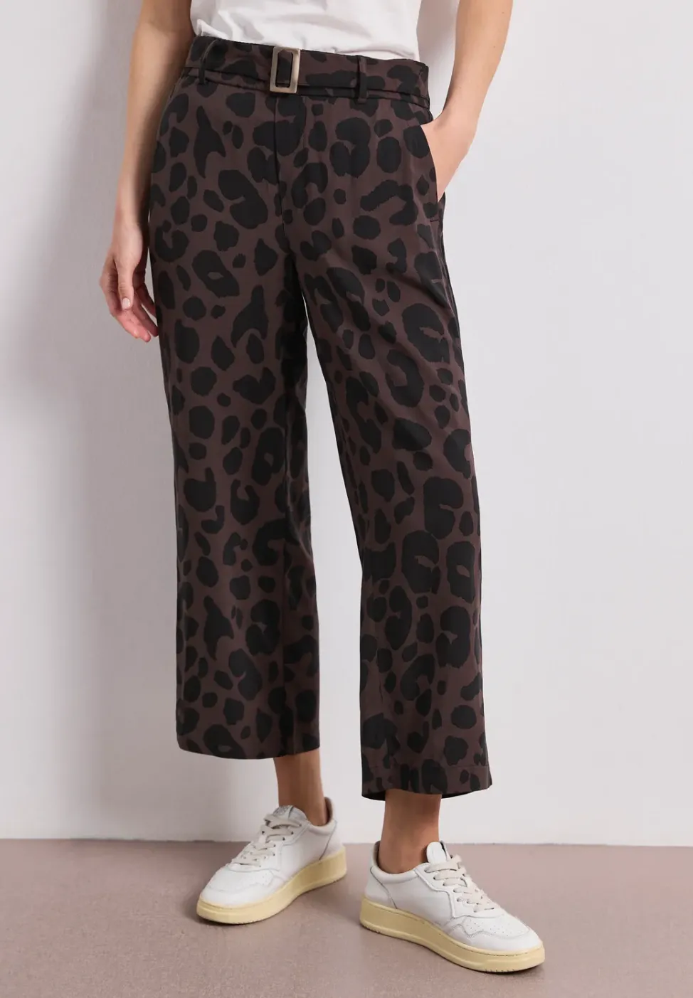 Wide Leg Hose mit Gürteldetail