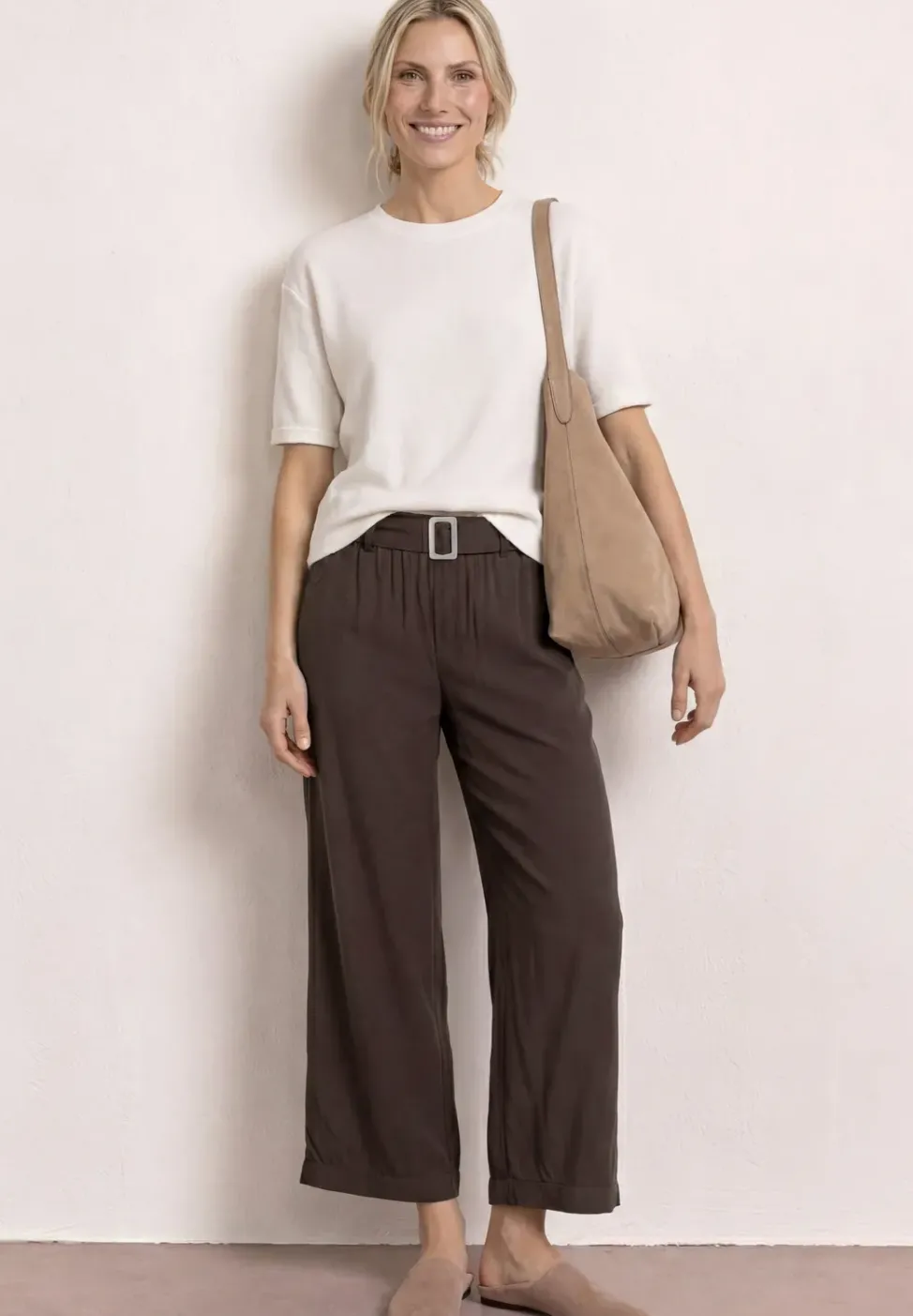 Wide Leg Hose mit Gürteldetail