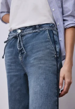 Wide Leg Jeans mit Gürteldetail