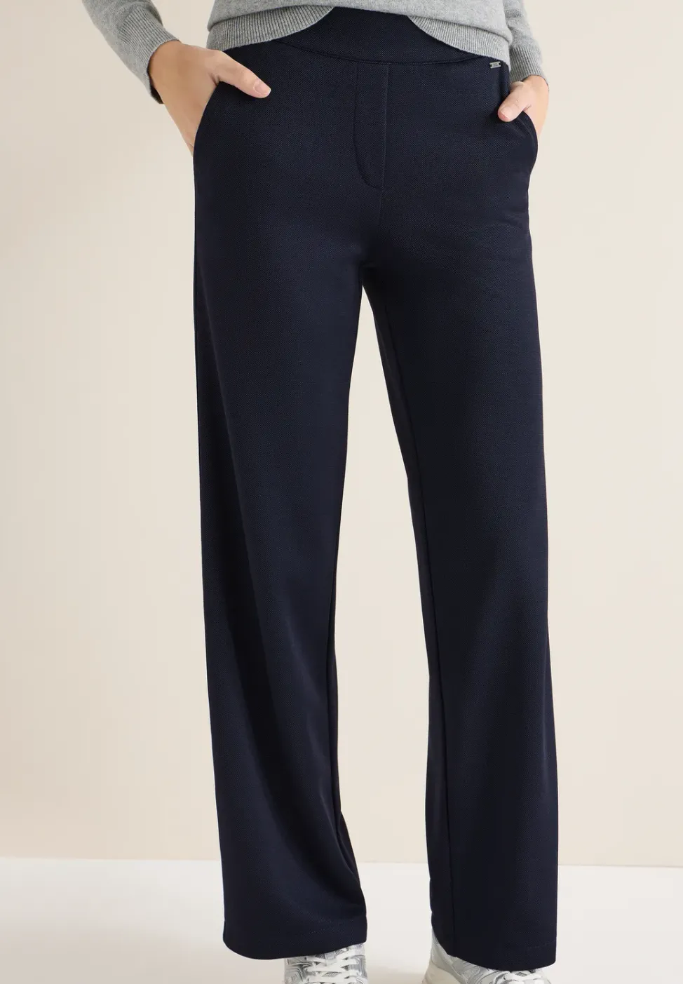 Wide Leg Hose