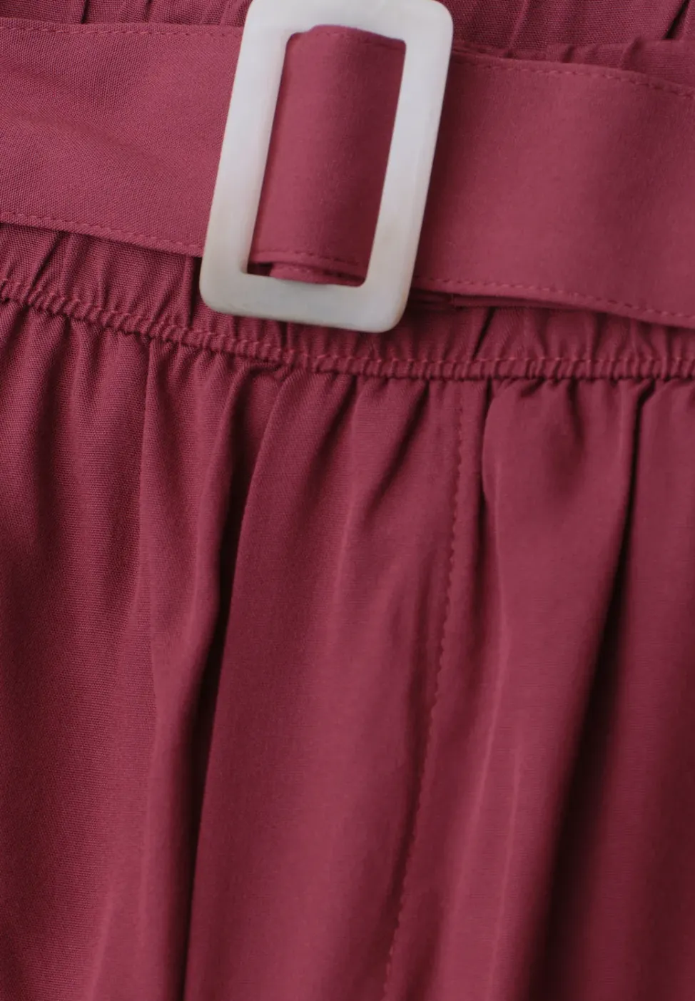 Wide Leg Hose mit Gürteldetail
