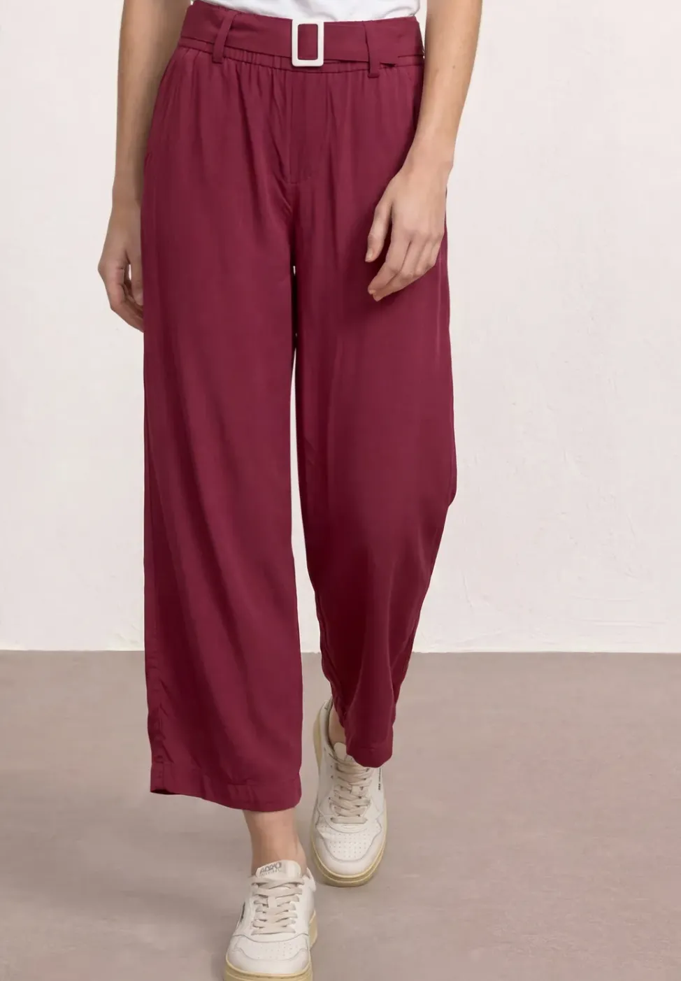Wide Leg Hose mit Gürteldetail