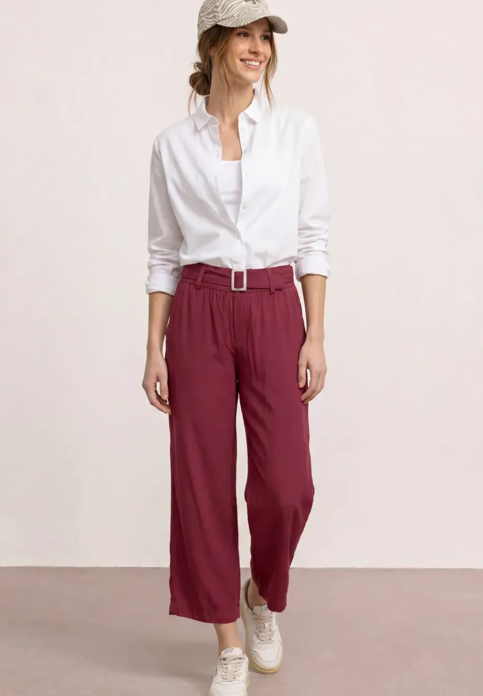 Wide Leg Hose mit Gürteldetail