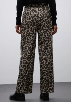 Wide Leg Leo Hose